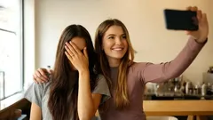 Non ti piace essere fotografato? La psicologia spiega cosa rivela sulla tua personalità.